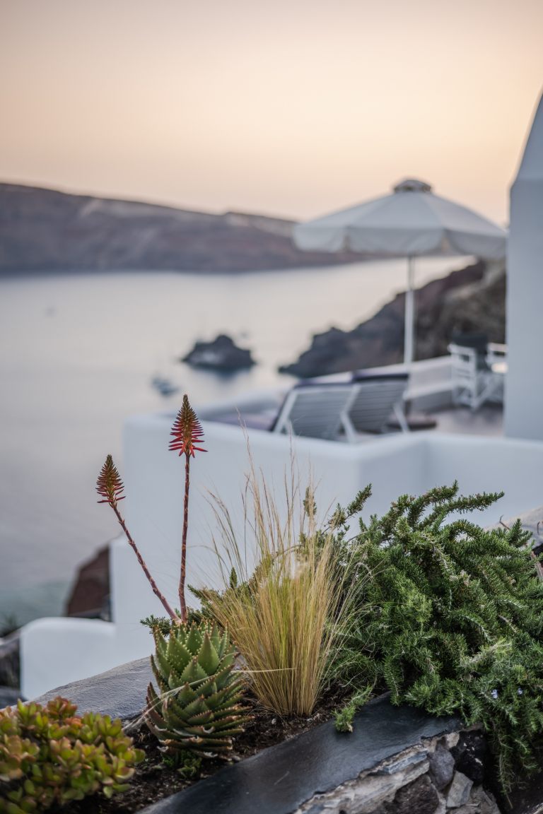 santorini-oia-caldera-view-nostos-hotel (1)